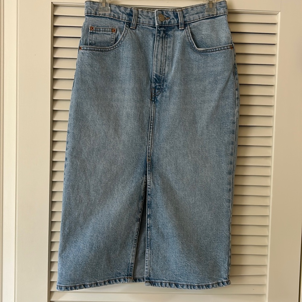 Zara light blue denim midi skirt.